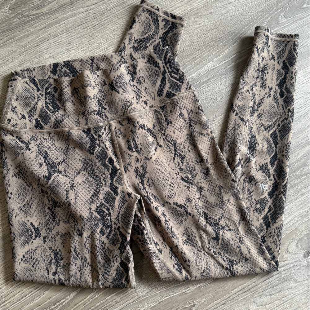 ALO Yoga Snake Print Leggings - Black and Tan